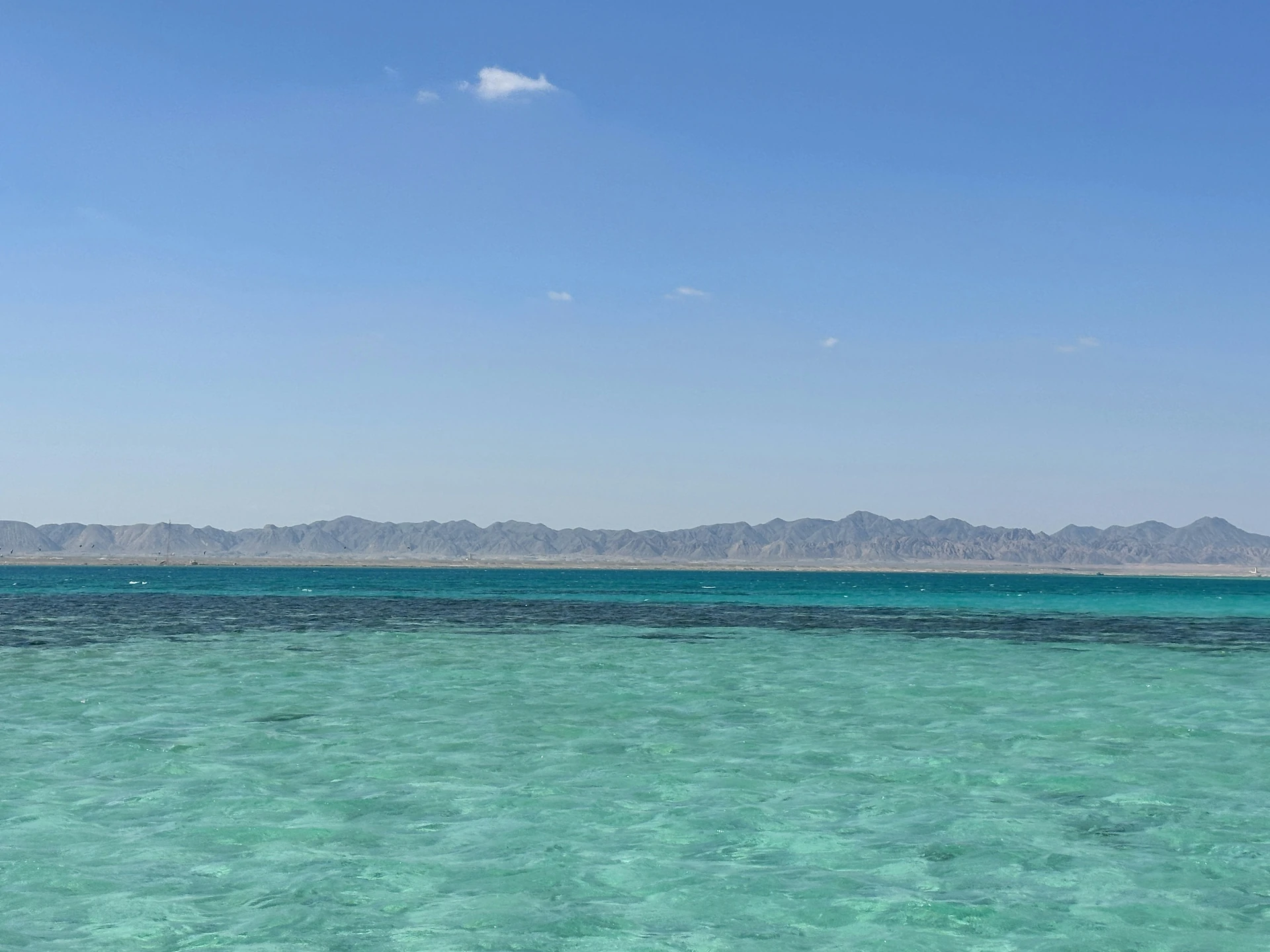 Havsvik och berg vid El Gouna