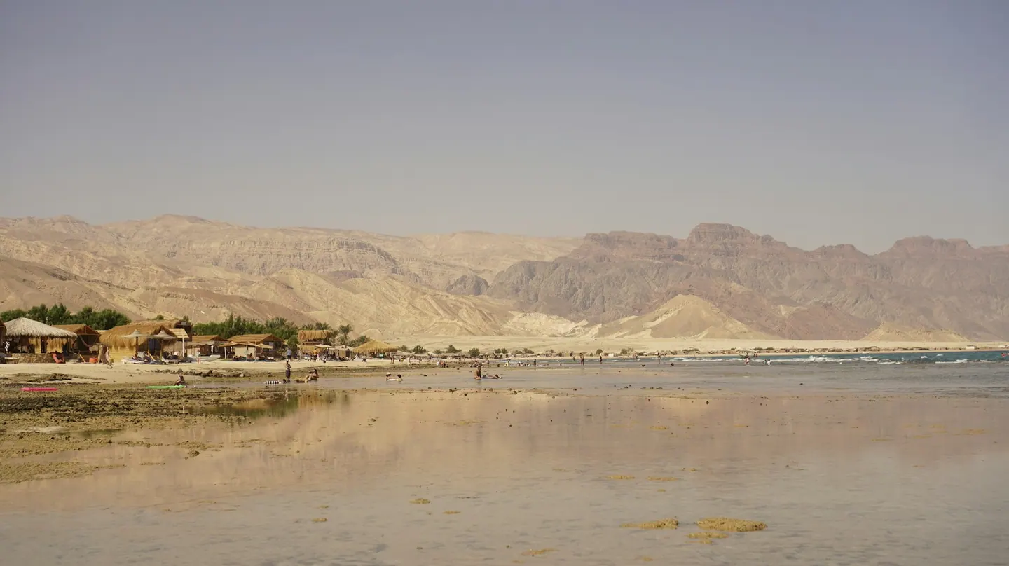 Strand och berg i Bir Sweir, Nuweibaområdet