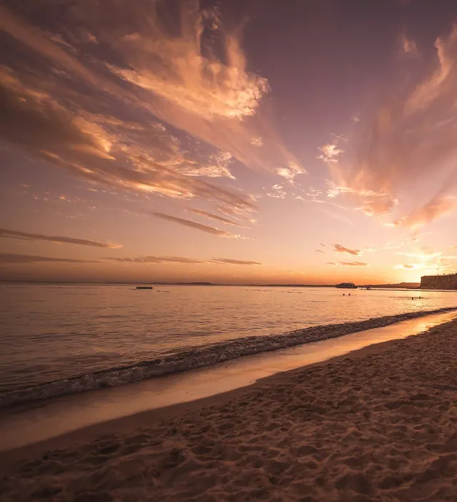 Strand och brygga i kvällsljus i Sharm el Sheikh