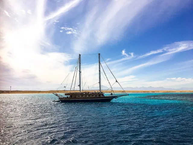 Båtar vid Giftunöarna utanför Hurghada.