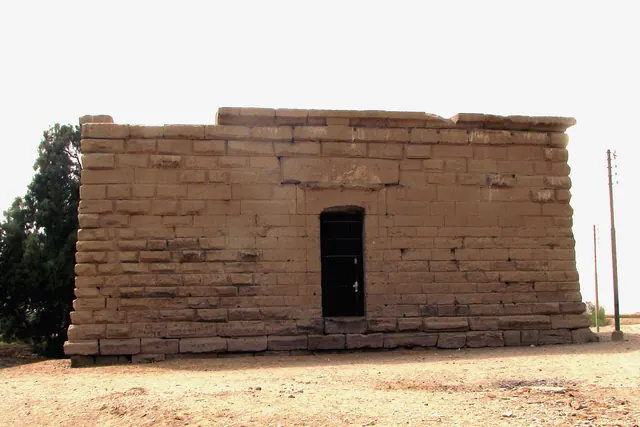 Isistemplet Deir el Shelwit vid Luxor.