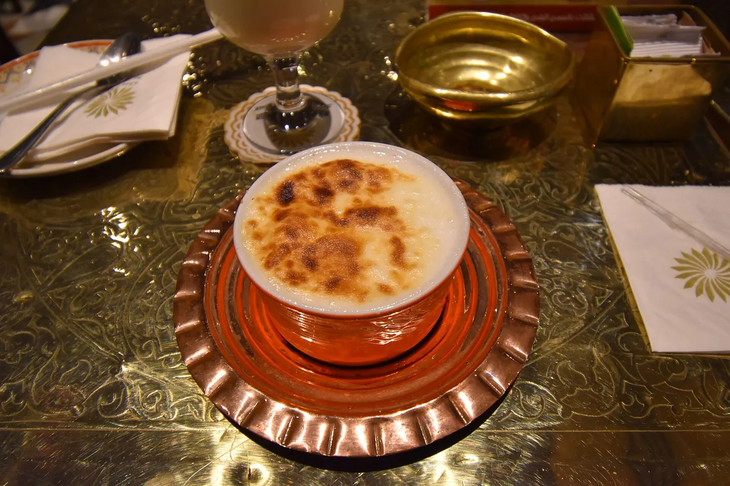 Om Ali serverad i Khan el Khalili i Kairo