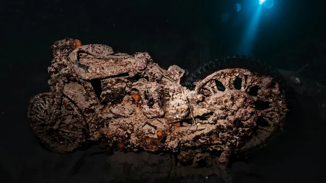 Motorcykel i vraket Thistlegorm i Röda havet
