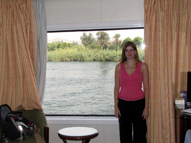 Illustrationsbild: utsikt genom hyttfönster på Movenpick Radamis, fotograferad 2009