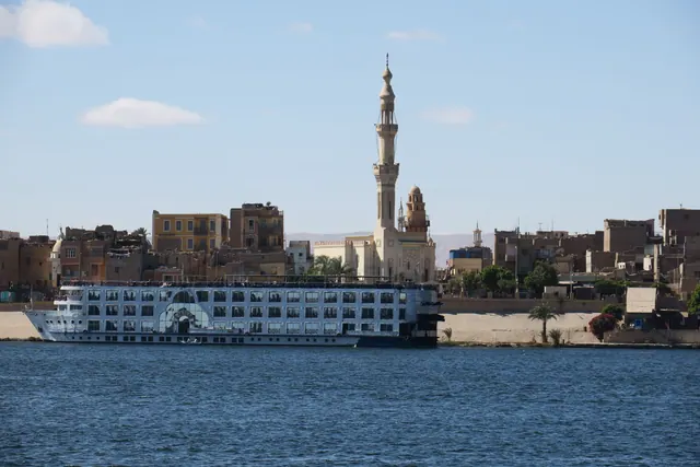 Kryssningsfartyg på Nilen vid Aswan