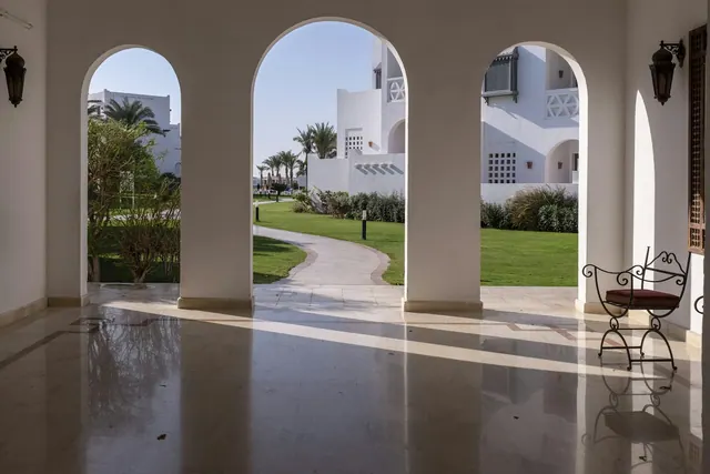 Illustrationsbild: hotellbyggnad och gårdsmiljö i Hurghada