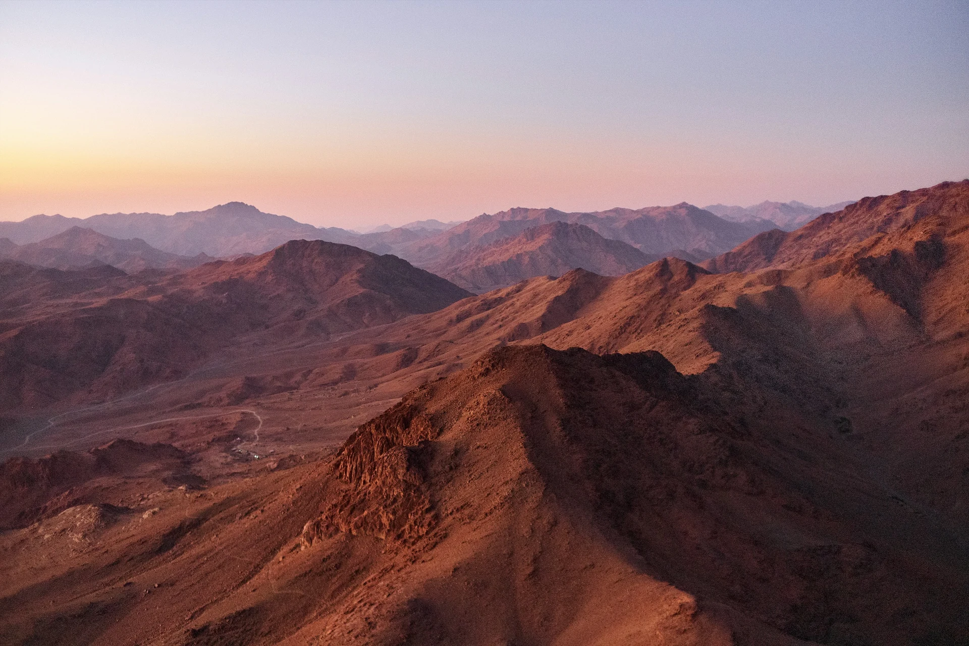 Kargt bergslandskap på Sinai