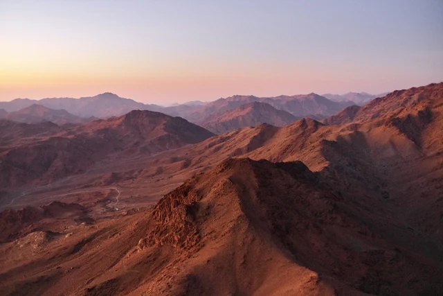 Kargt bergslandskap på Sinai