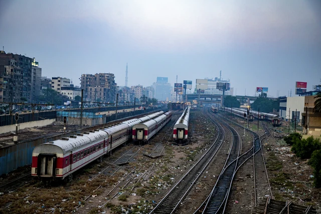 Tåg vid en station i Egypten